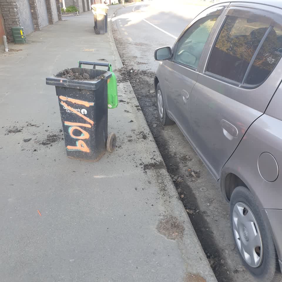 The photograph attached to this roading/streets report