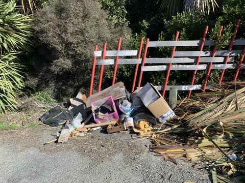 Rubbish/Recycling, a report photo