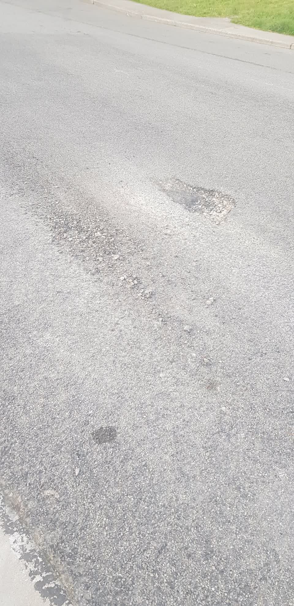 The photograph attached to this roading/streets report