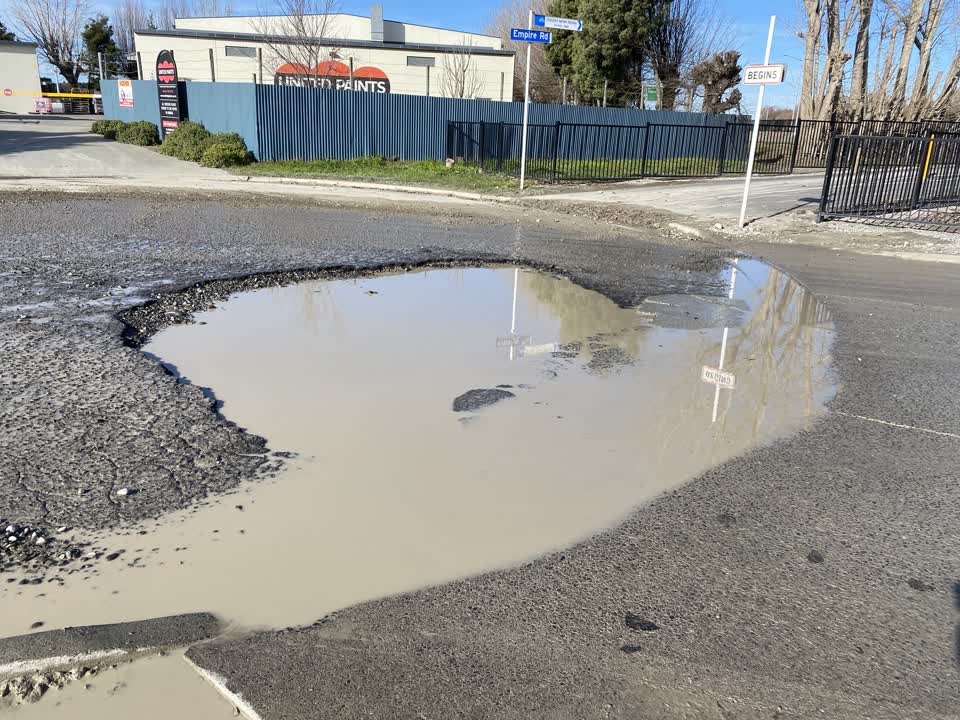 The photograph attached to this roading/streets report