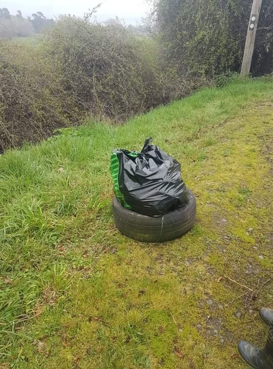 The photograph attached to this rubbish/recycling report