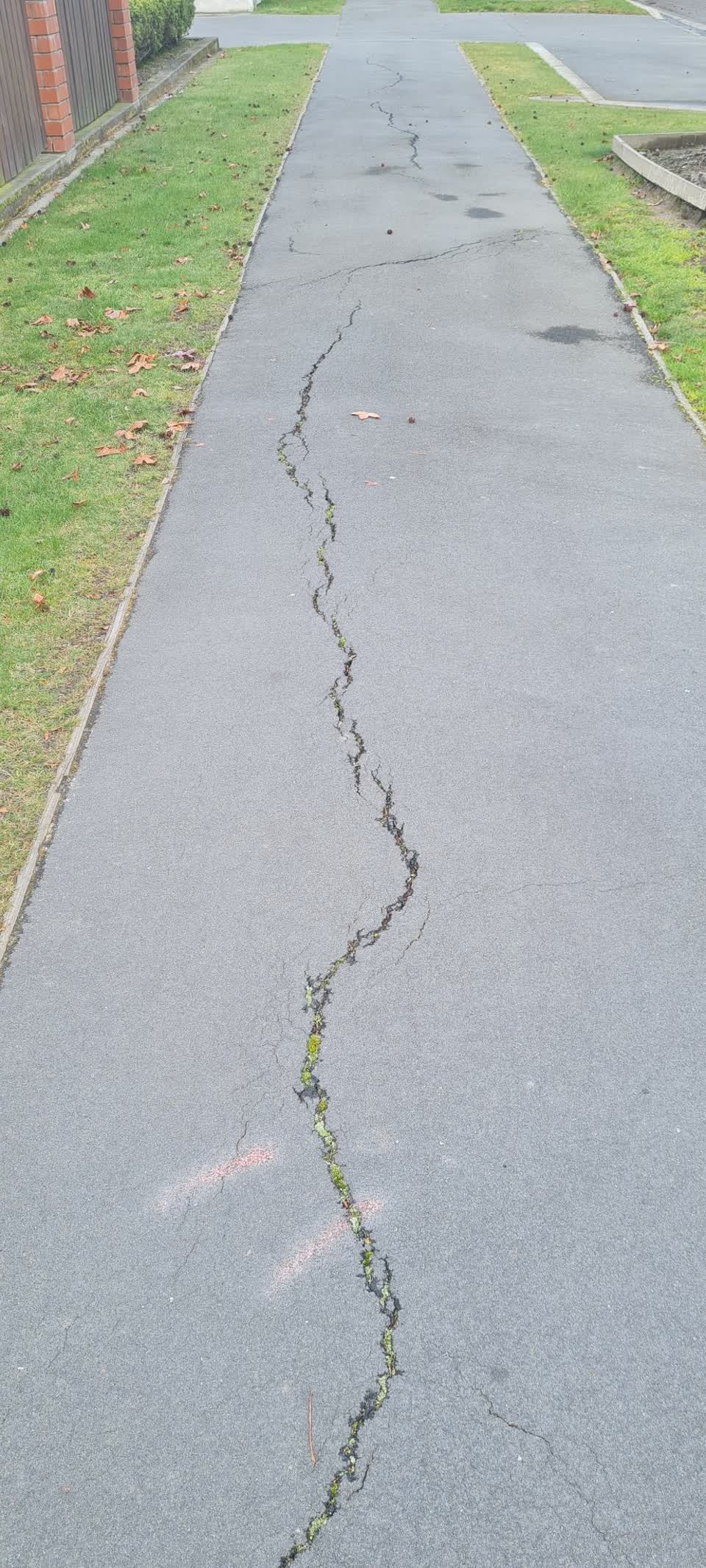 The photograph attached to this roading/streets report