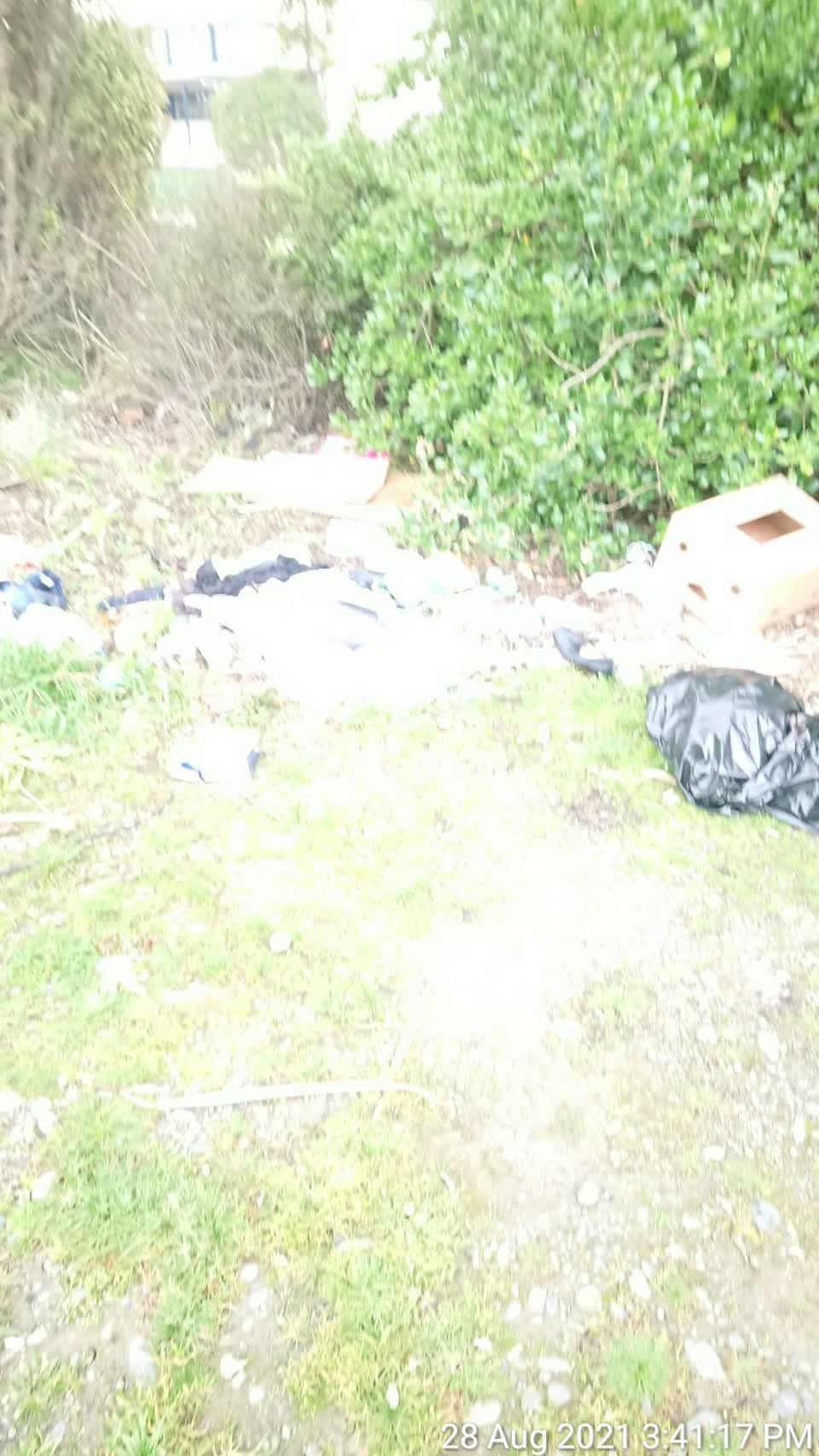 The photograph attached to this rubbish/recycling report