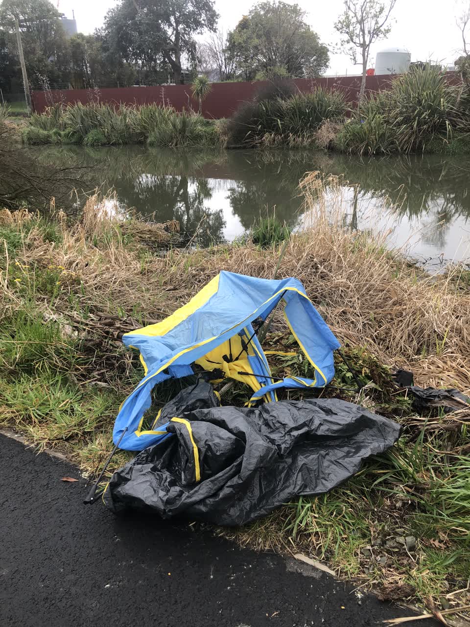 The photograph attached to this rubbish/recycling report