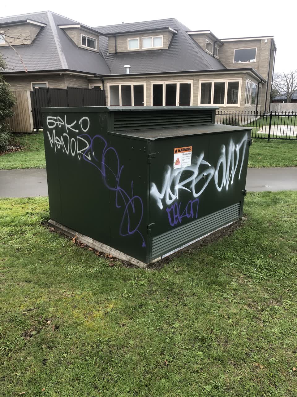 The photograph attached to this graffiti report