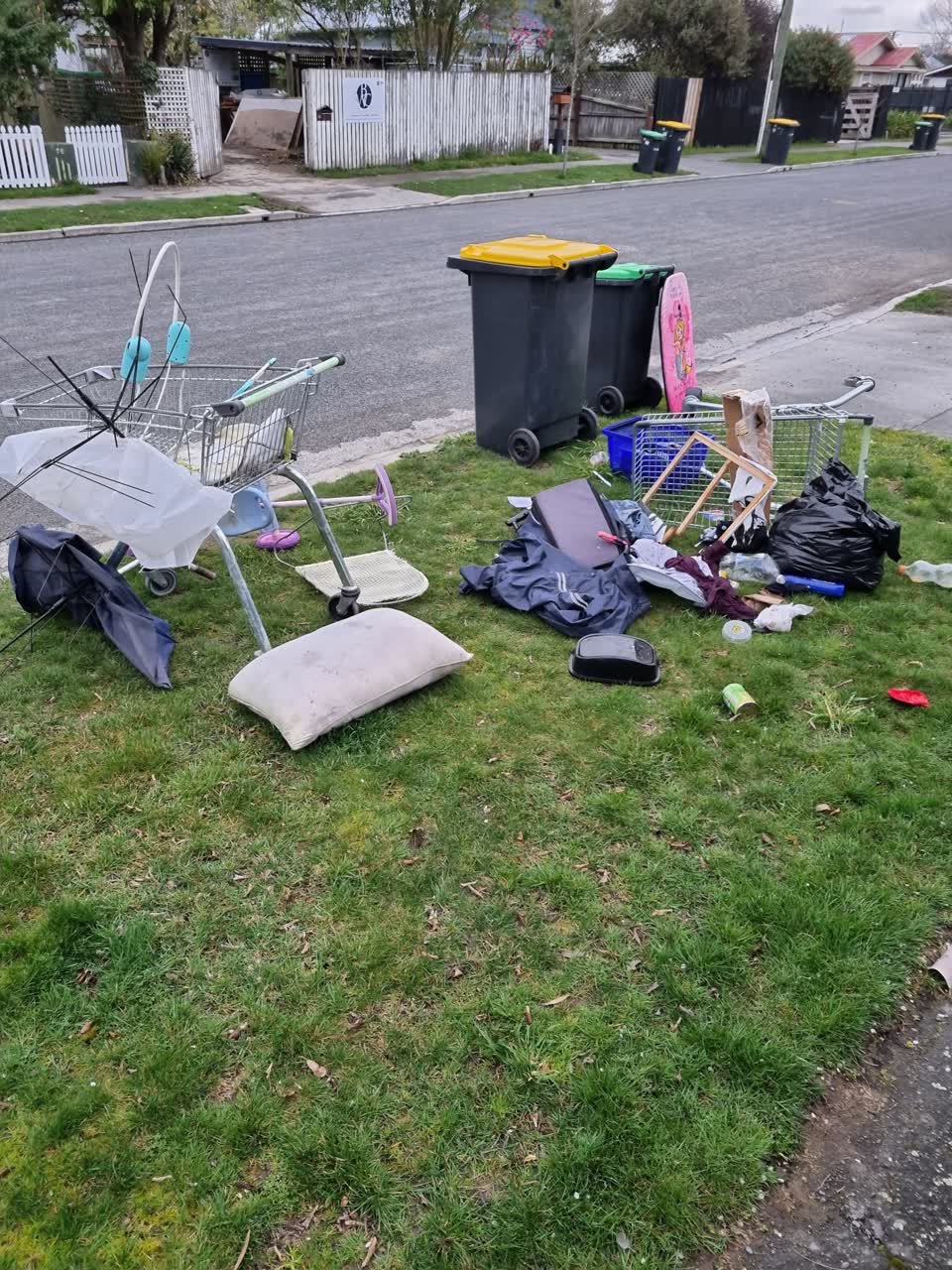 The photograph attached to this rubbish/recycling report