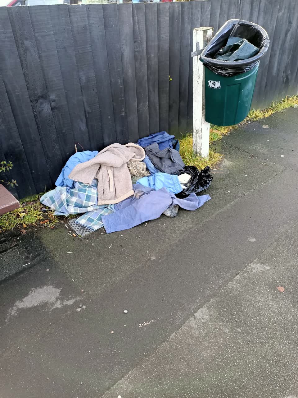 The photograph attached to this rubbish/recycling report