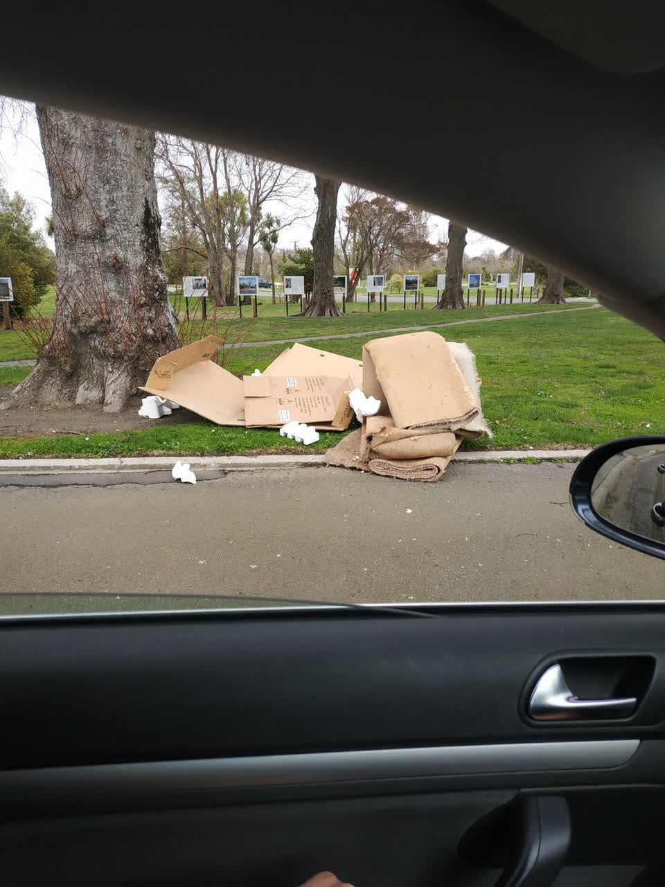 The photograph attached to this rubbish/recycling report