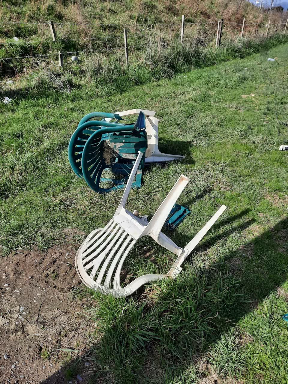 The photograph attached to this rubbish/recycling report