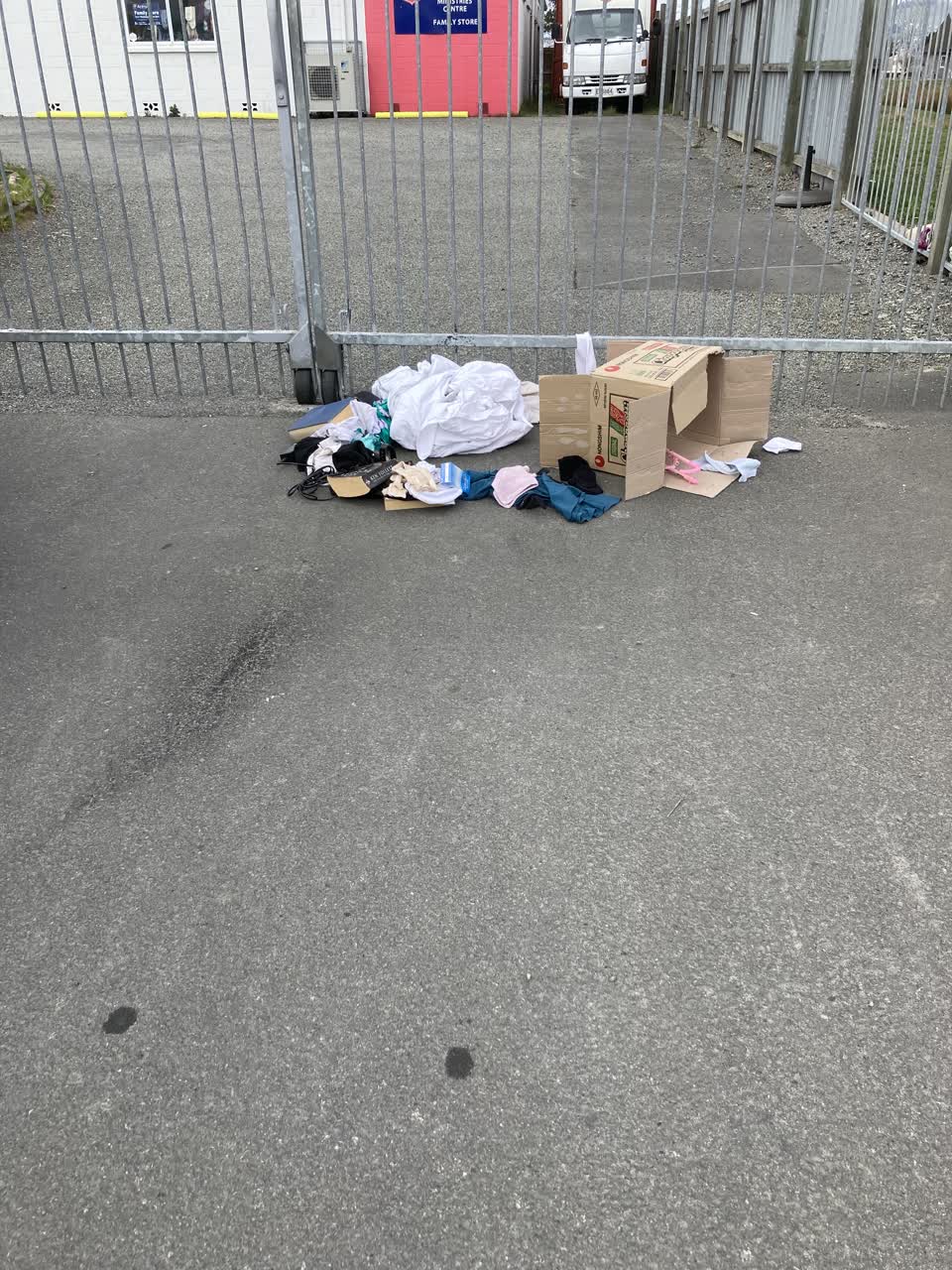The photograph attached to this rubbish/recycling report