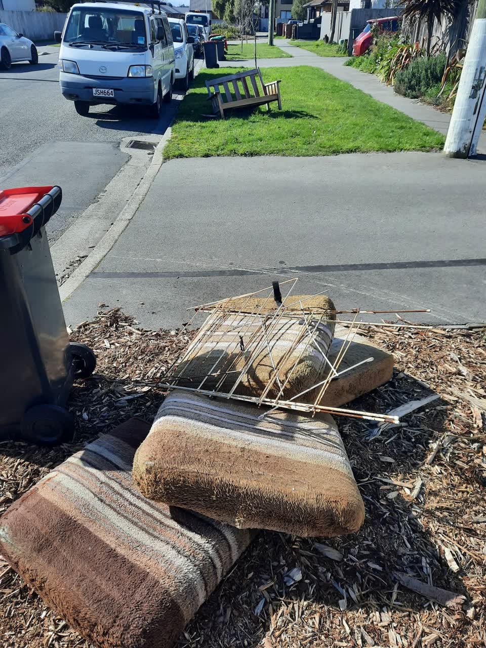 The photograph attached to this rubbish/recycling report