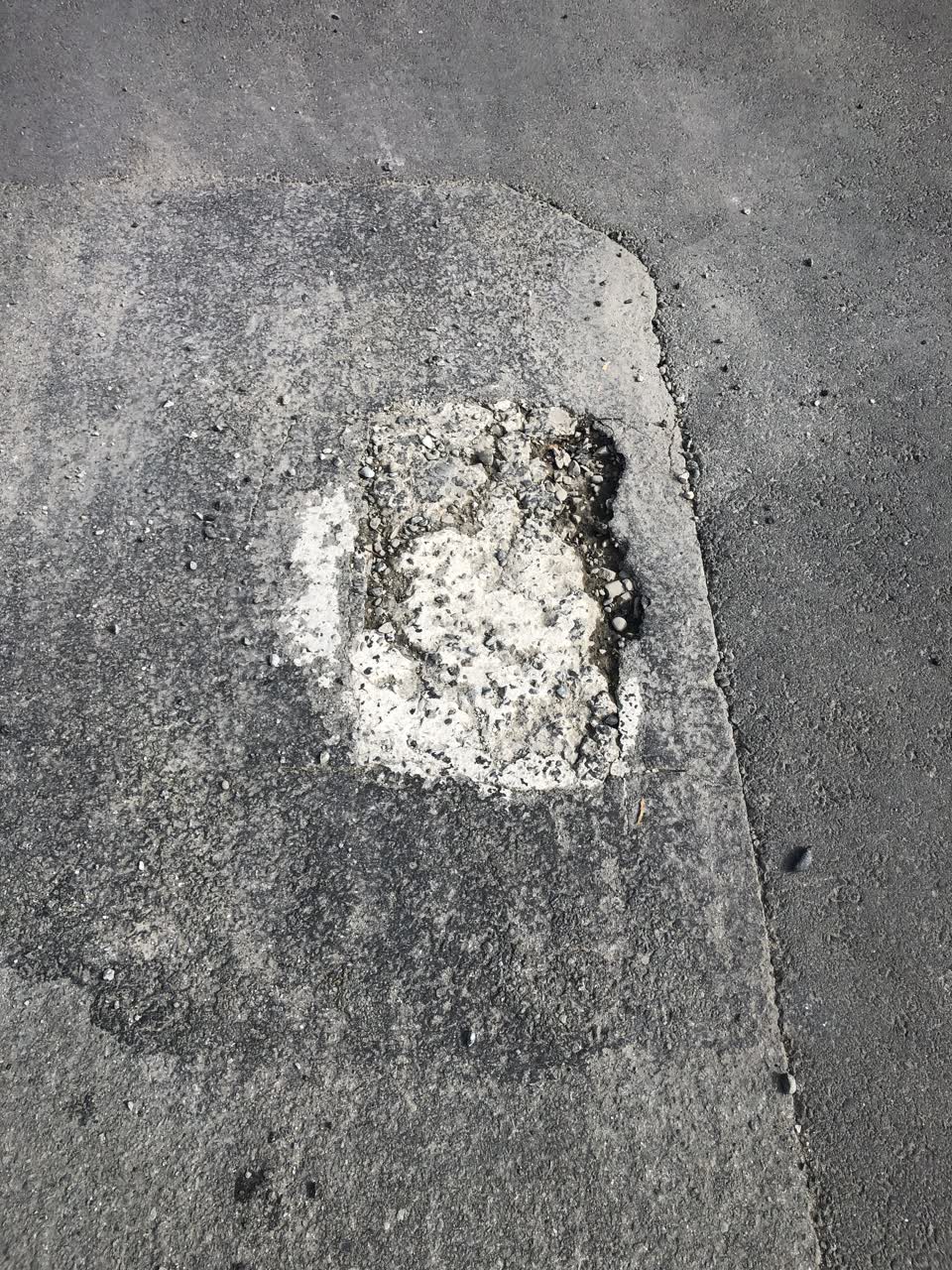 The photograph attached to this roading/streets report