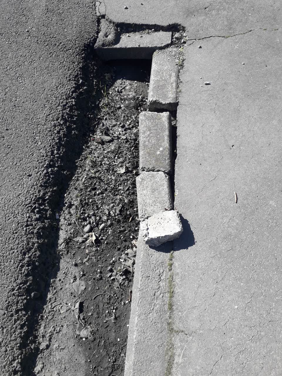 The photograph attached to this roading/streets report