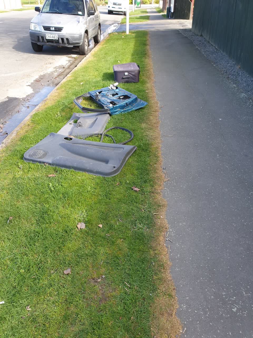 The photograph attached to this rubbish/recycling report