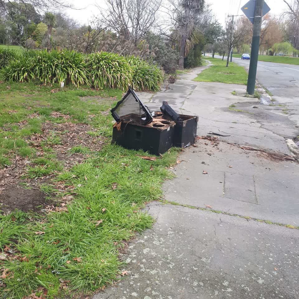The photograph attached to this rubbish/recycling report