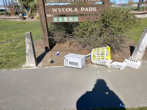 Rubbish/Recycling, a report photo