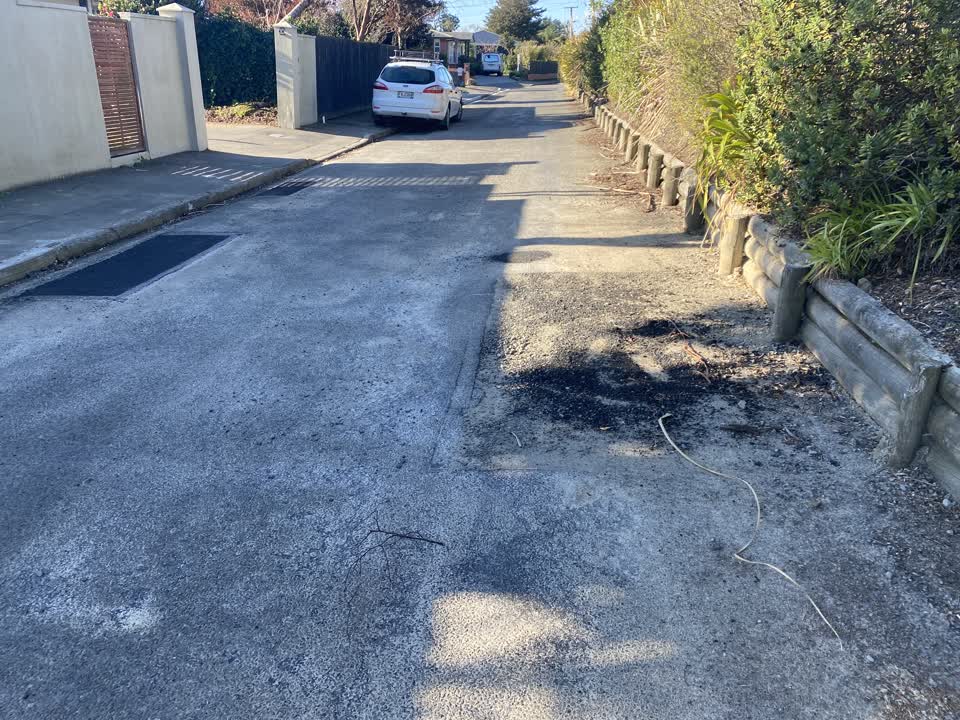 The photograph attached to this roading/streets report