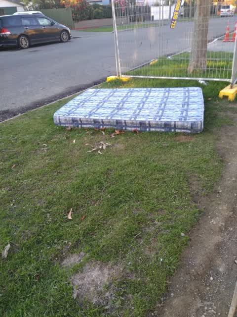 Rubbish/Recycling, a report photo