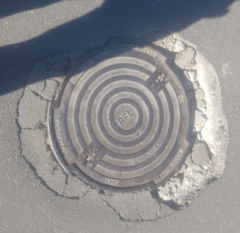 The photograph attached to this roading/streets report