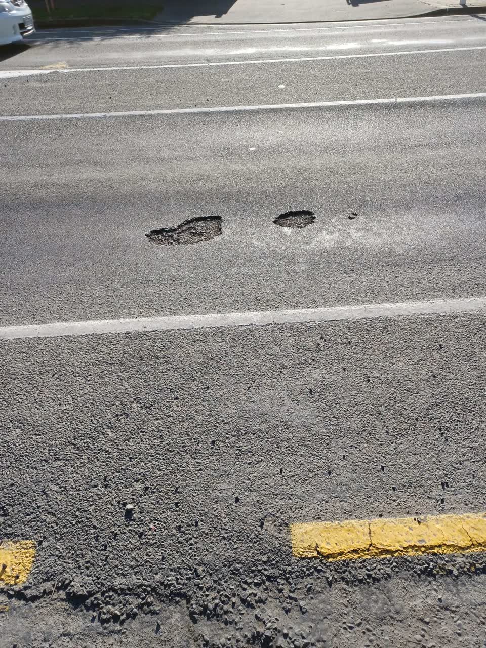 The photograph attached to this roading/streets report