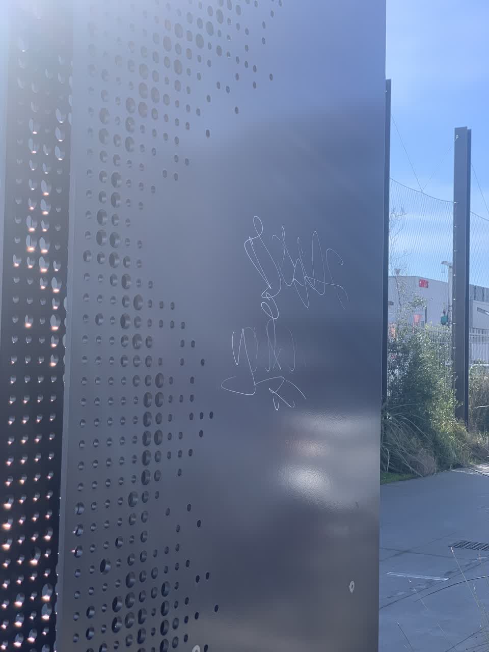 The photograph attached to this graffiti report