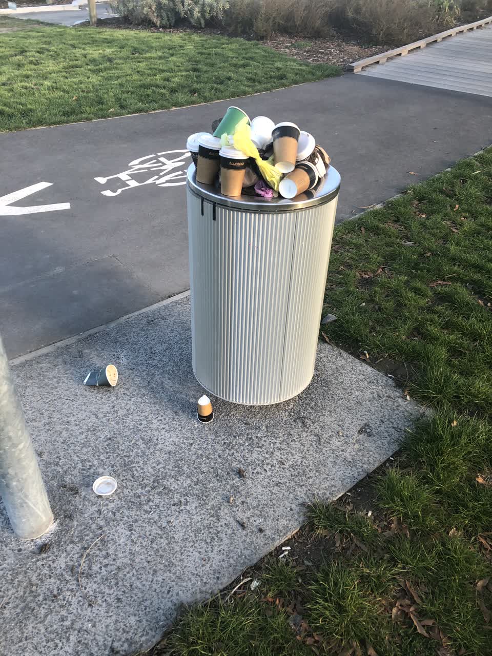 The photograph attached to this rubbish/recycling report
