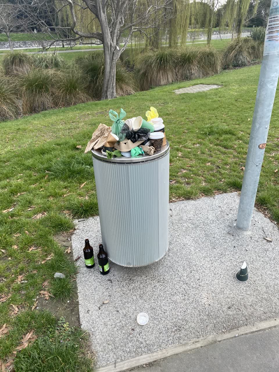 The photograph attached to this rubbish/recycling report