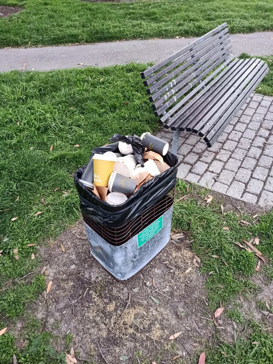 The photograph attached to this rubbish/recycling report