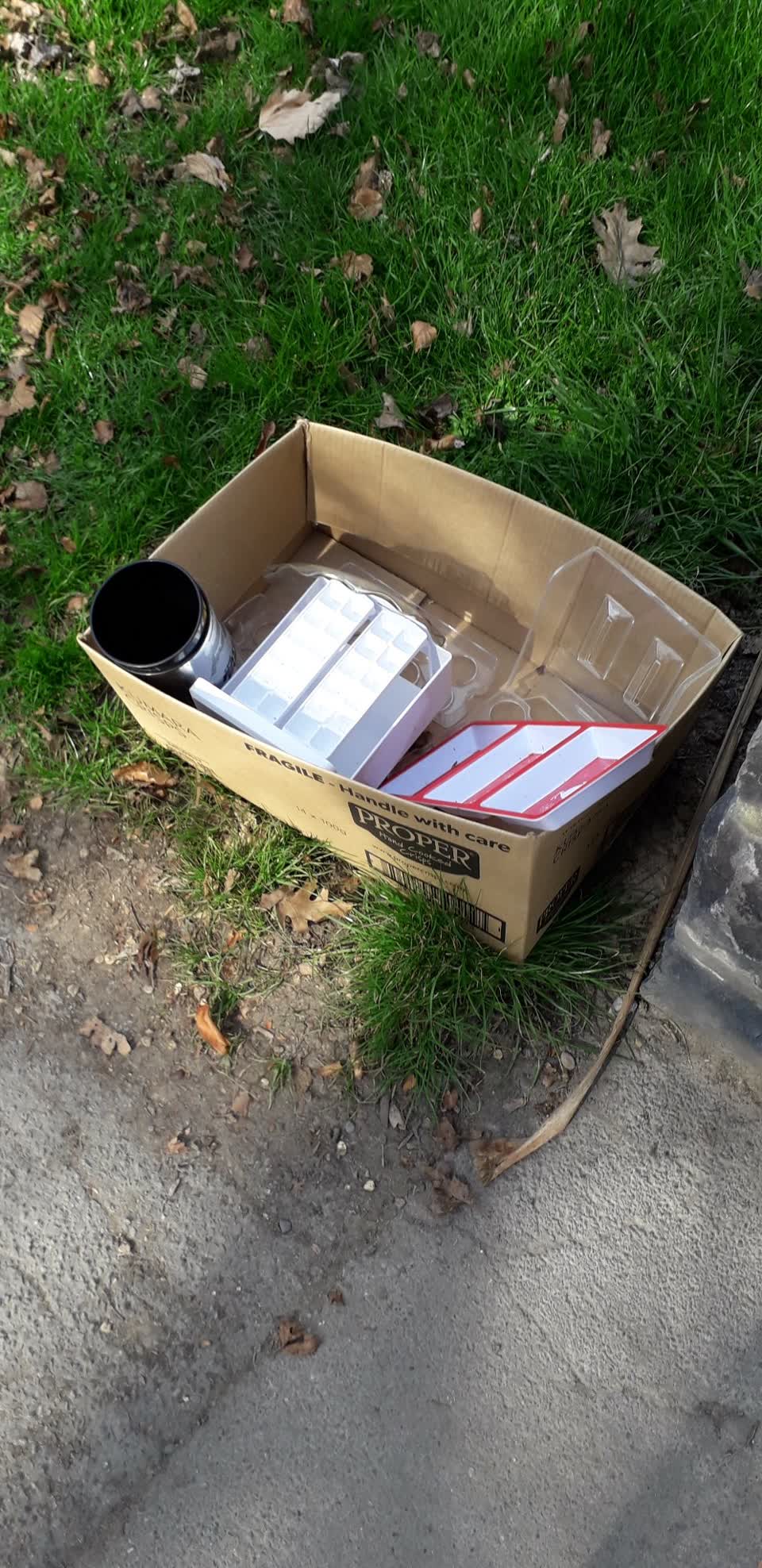 The photograph attached to this rubbish/recycling report