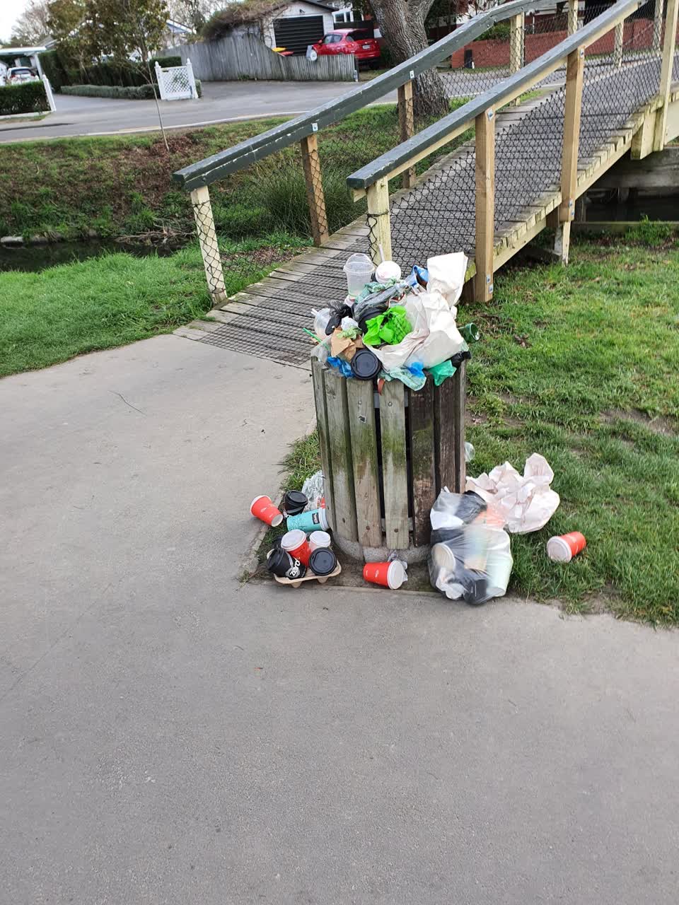 The photograph attached to this rubbish/recycling report