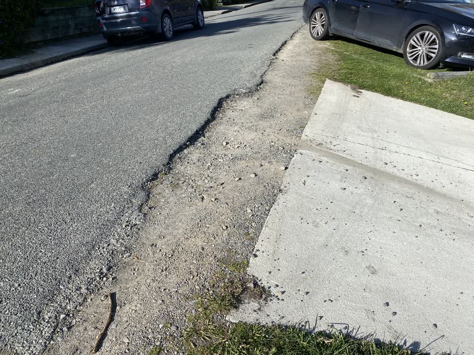 The photograph attached to this roading/streets report