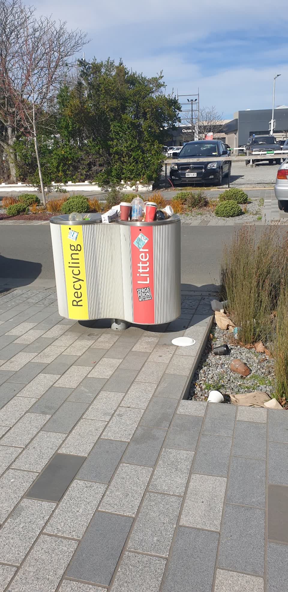The photograph attached to this rubbish/recycling report