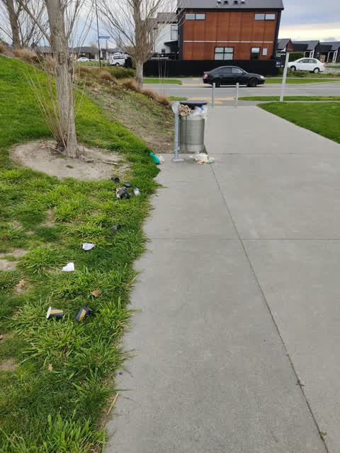 Rubbish/Recycling, a report photo