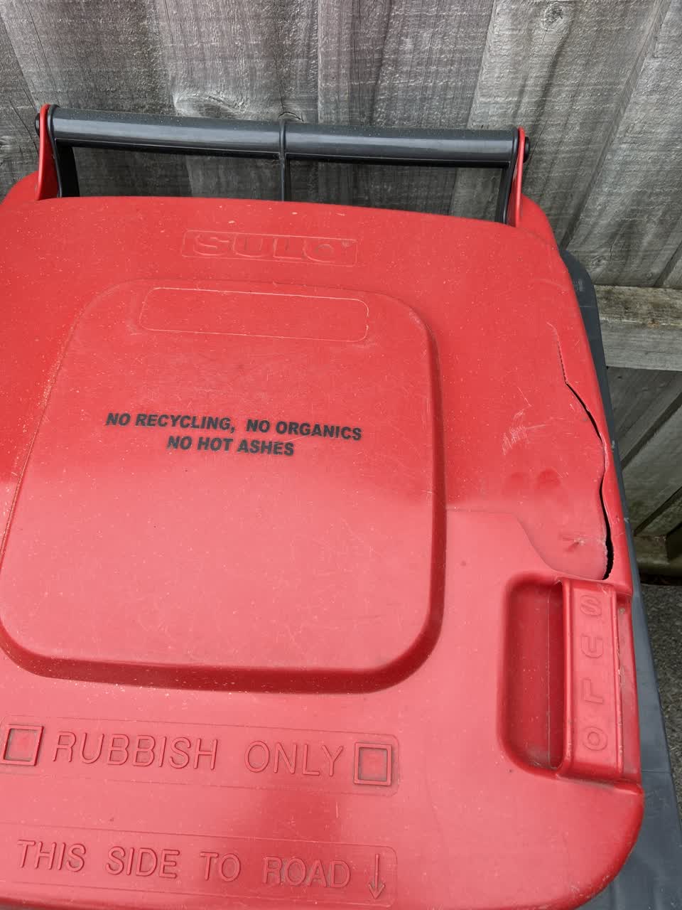 The photograph attached to this rubbish/recycling report