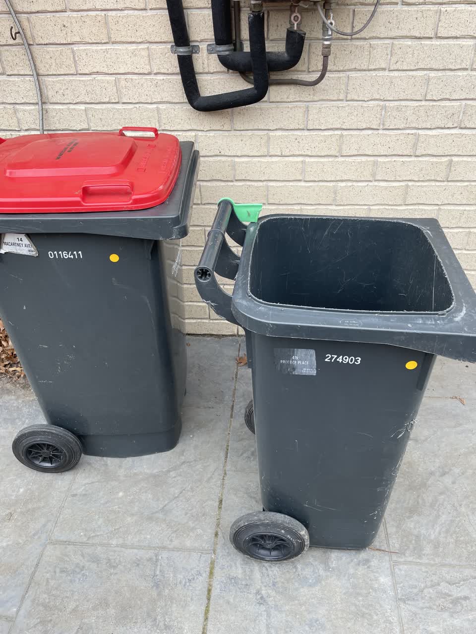 The photograph attached to this rubbish/recycling report
