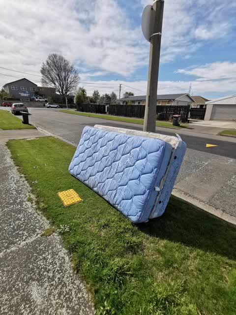 Rubbish/Recycling, a report photo