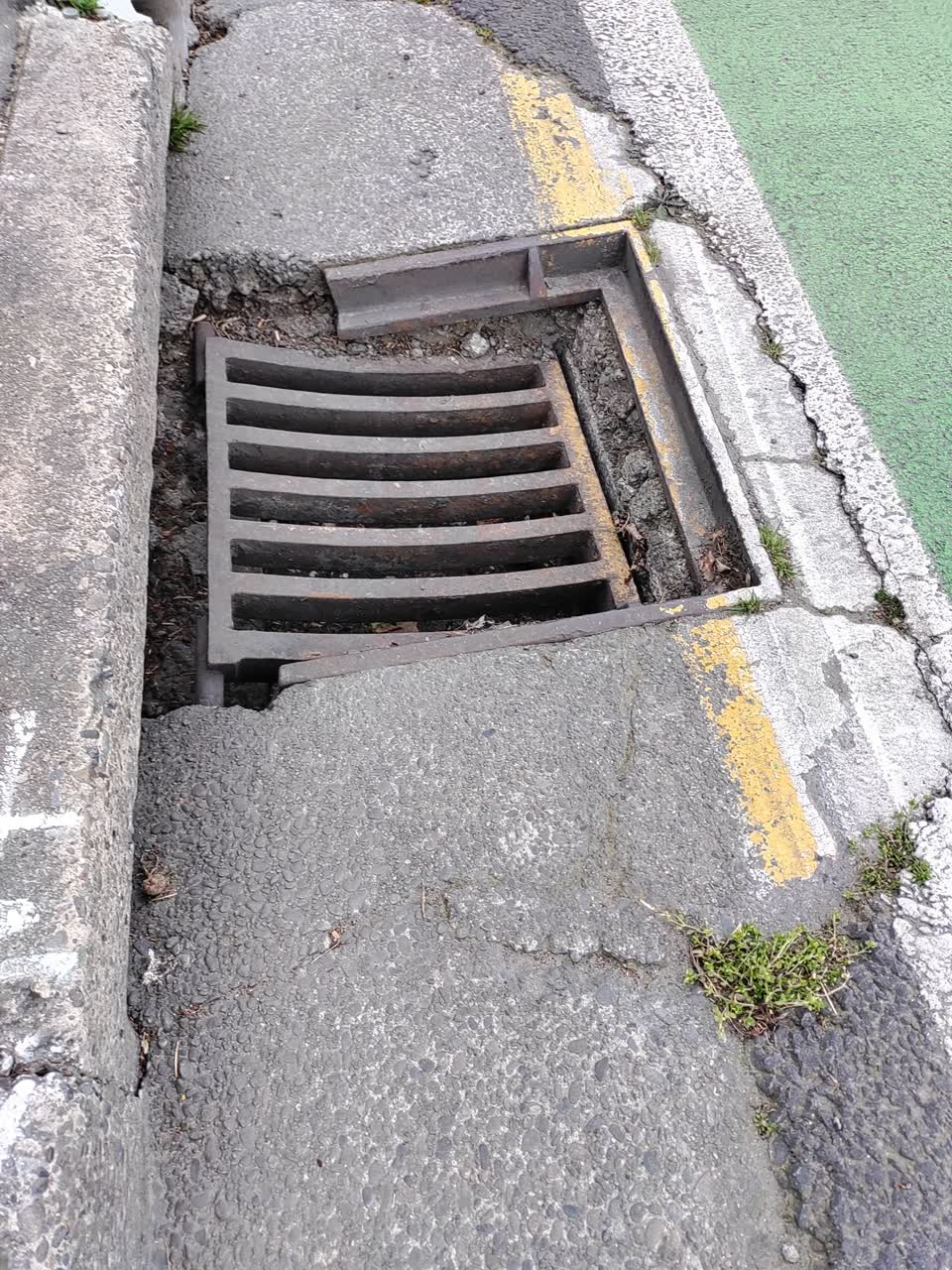 The photograph attached to this roading/streets report