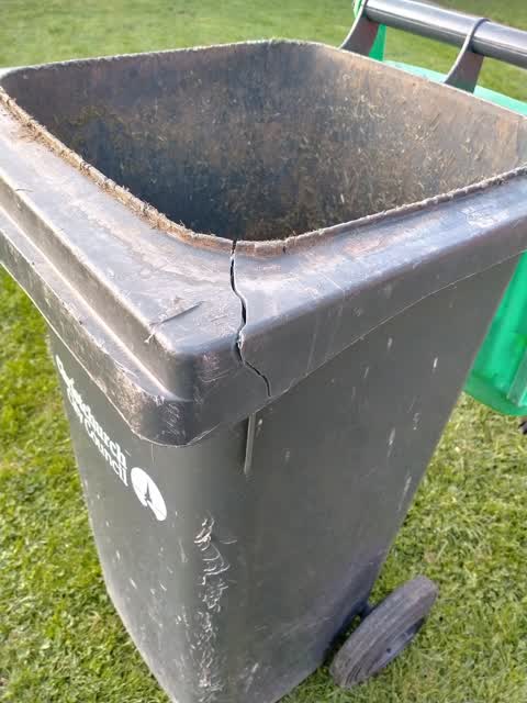 Rubbish/Recycling, a report photo
