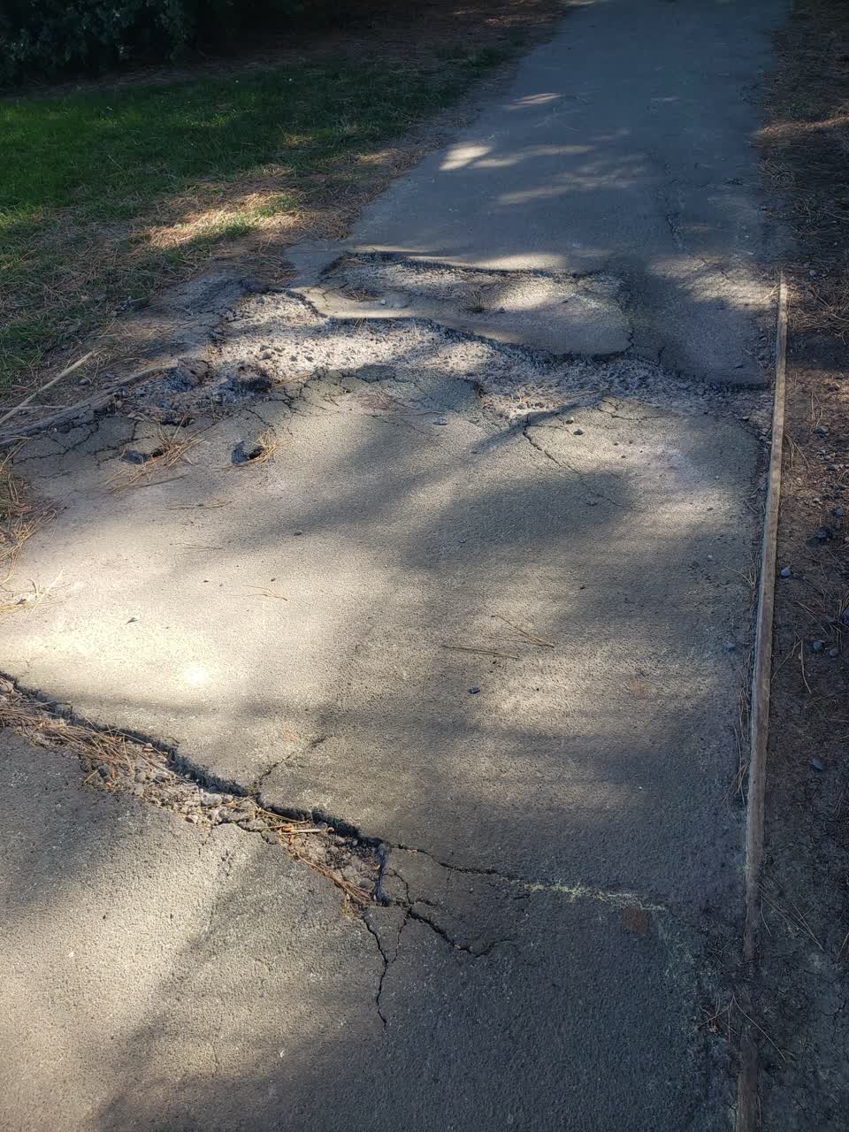 The photograph attached to this roading/streets report