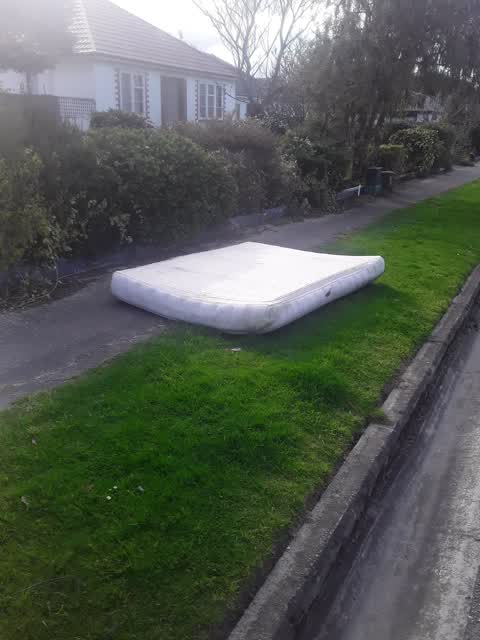 Rubbish/Recycling, a report photo
