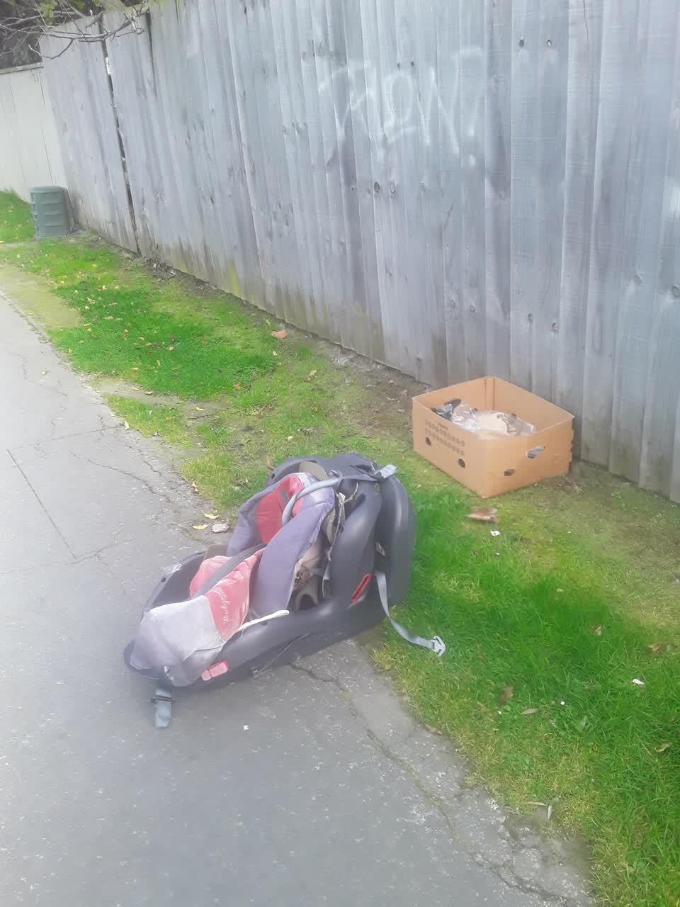 The photograph attached to this rubbish/recycling report