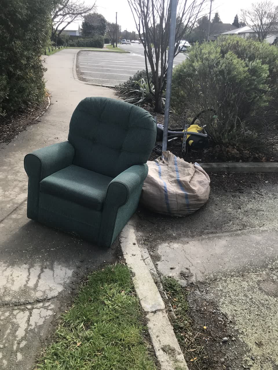 The photograph attached to this rubbish/recycling report