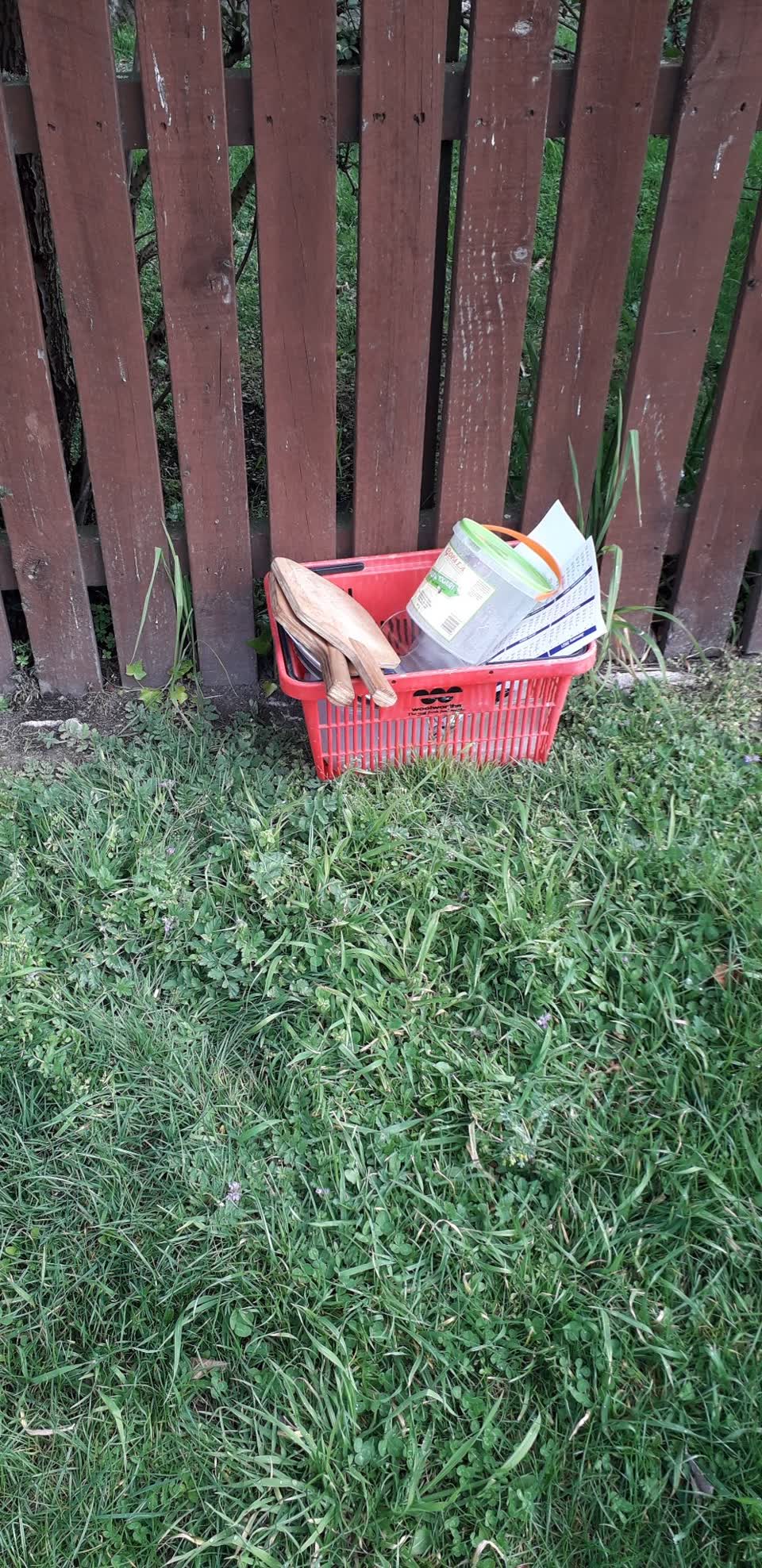 The photograph attached to this rubbish/recycling report