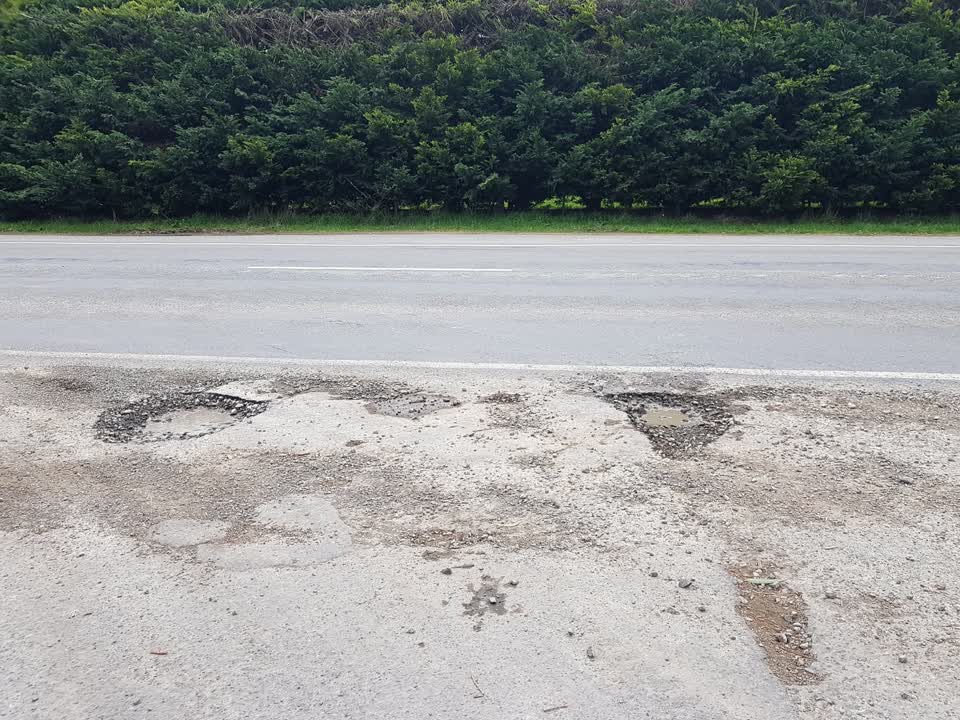 The photograph attached to this roading/streets report