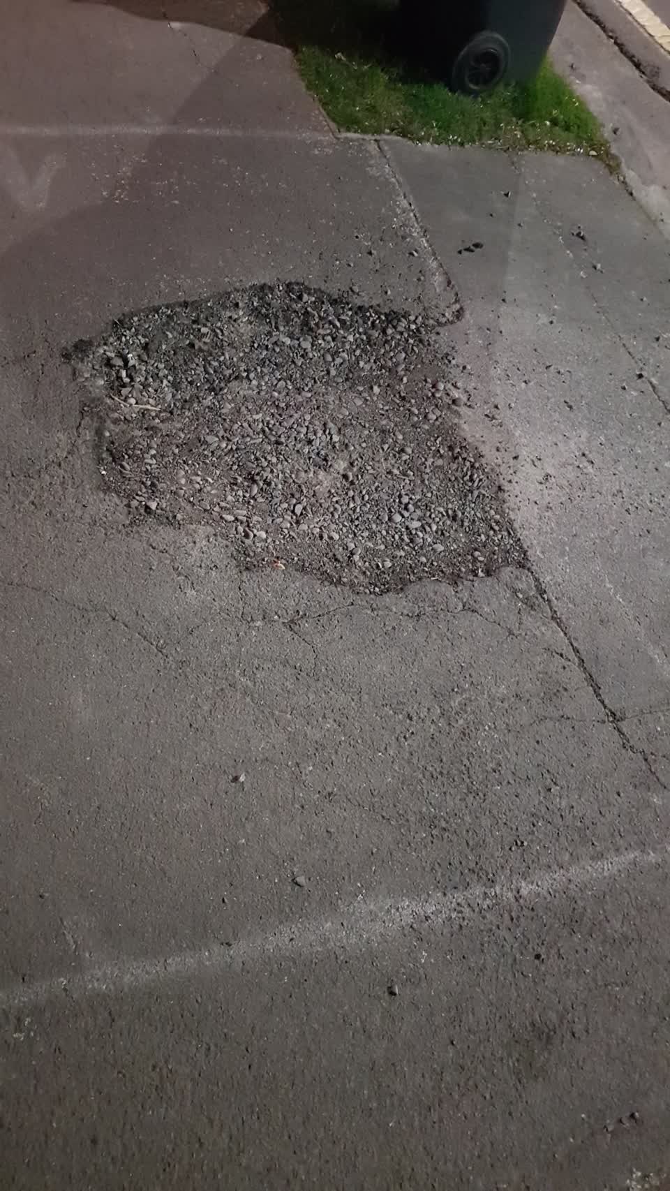 The photograph attached to this roading/streets report