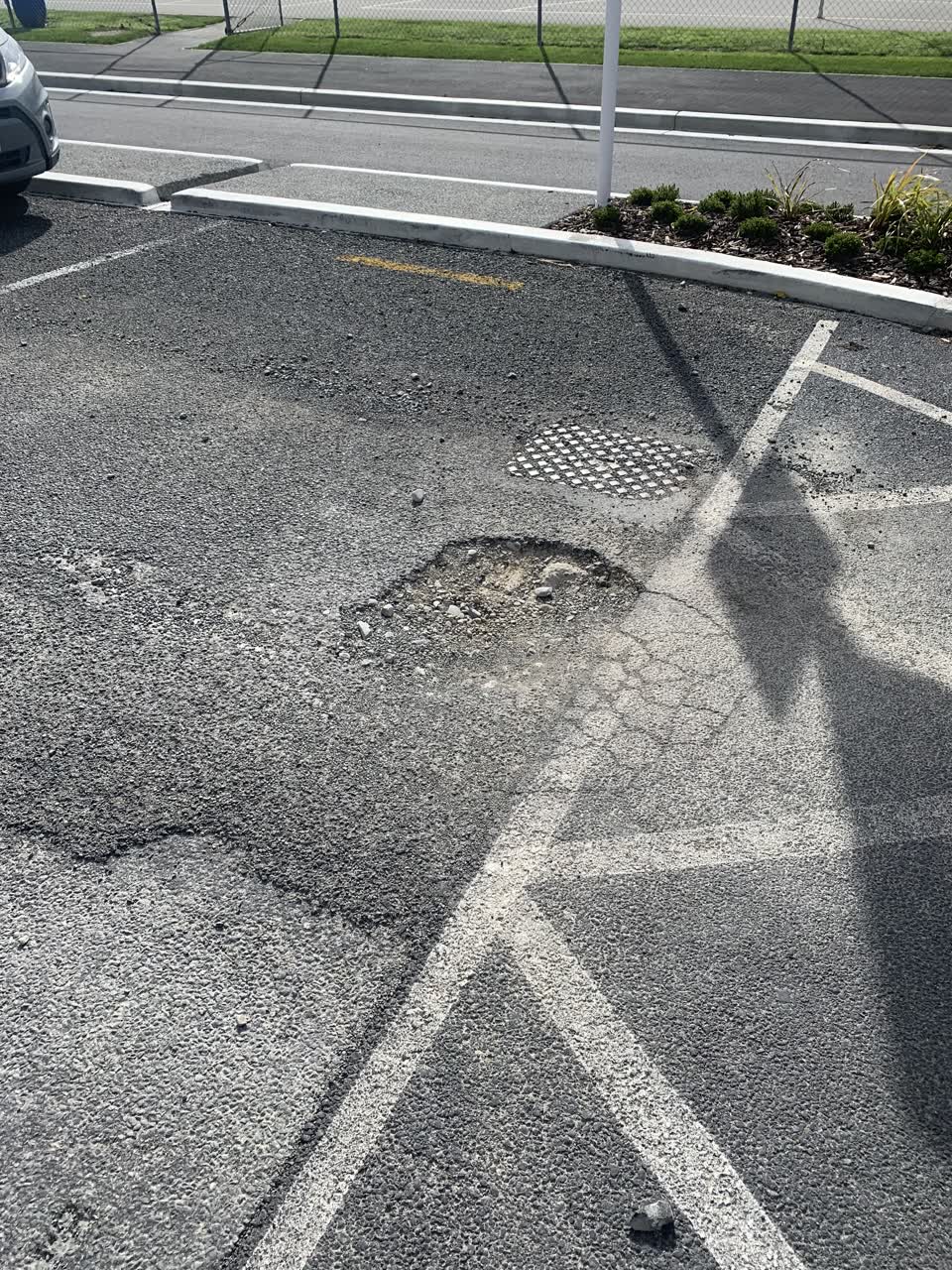 The photograph attached to this roading/streets report
