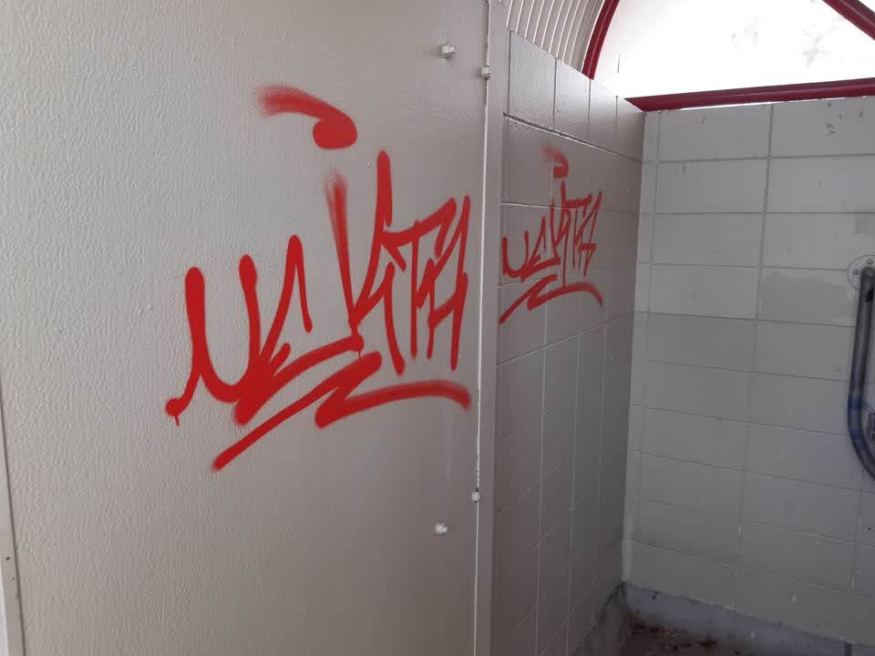 The photograph attached to this graffiti report
