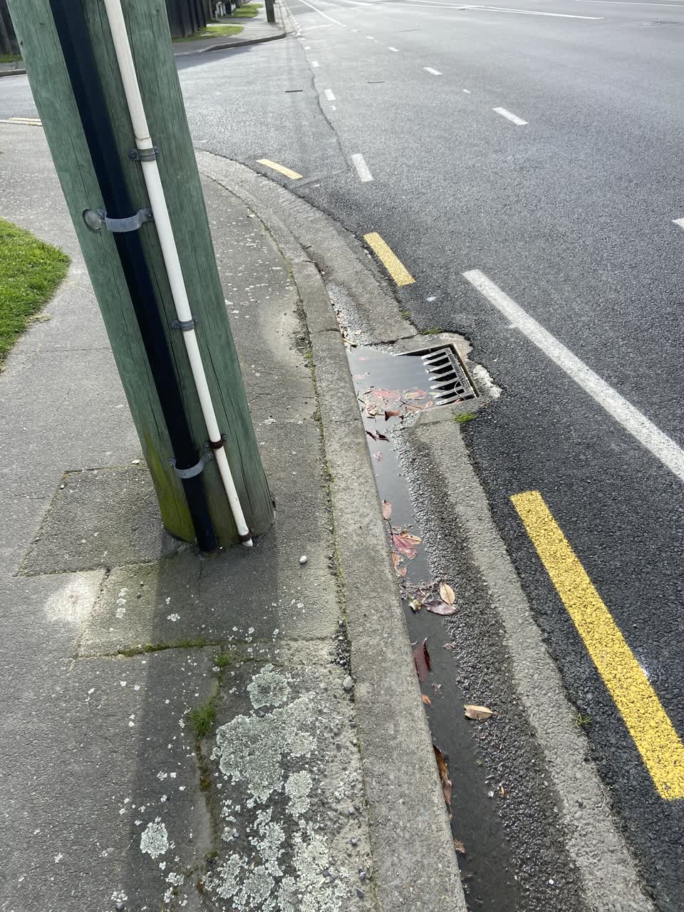 The photograph attached to this sewer - leak / blockage report