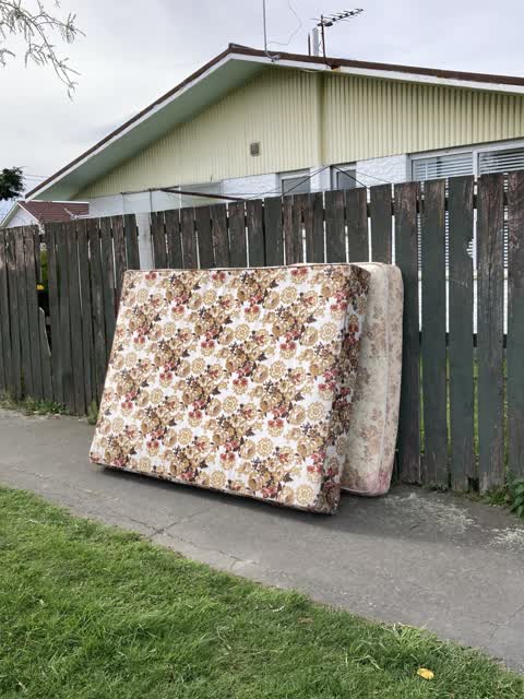 Rubbish/Recycling, a report photo