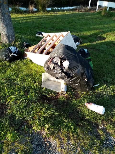 Rubbish/Recycling, a report photo